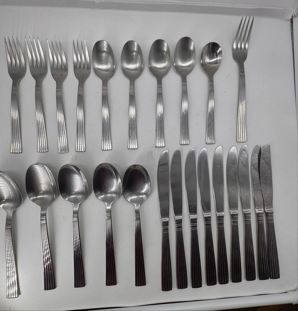 Wallace 18/8 Stainless Manhattan flatware set - lot of 24 pieces